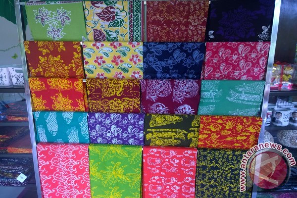 Mengukir sejarah batik Belitung