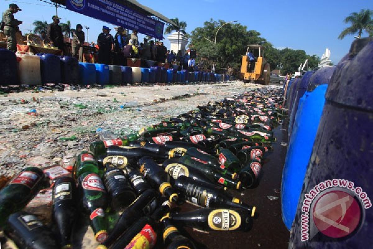 Polda NTB musnahkan 1.084 botol miras