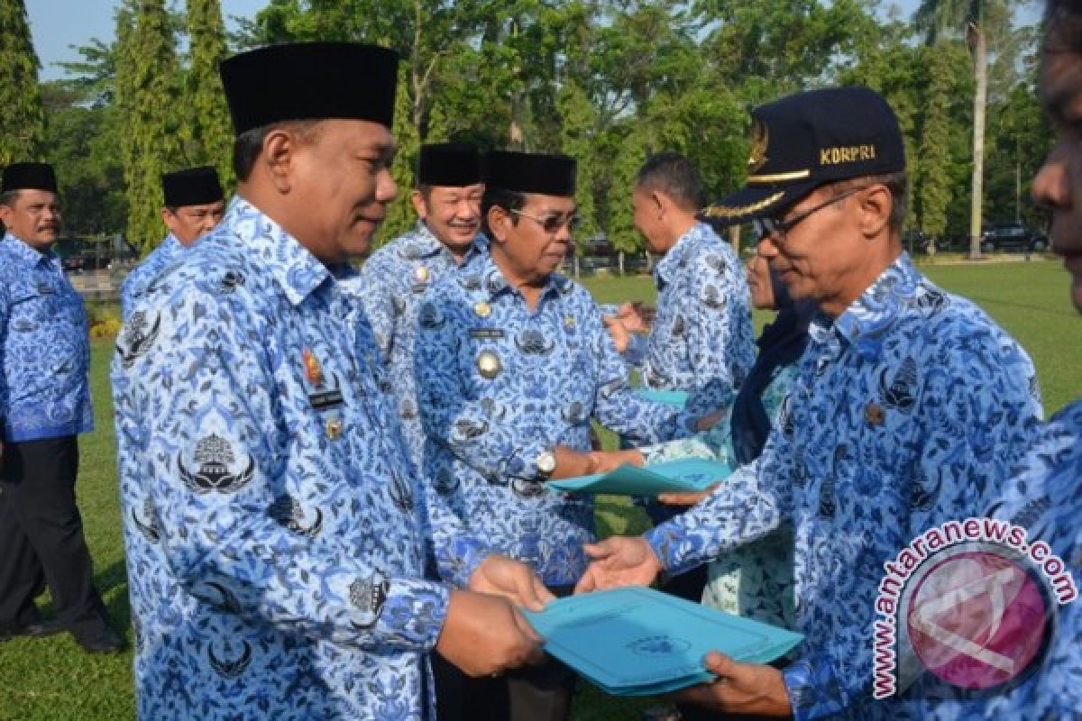 15 ASN Deliserdang Terima Tunjangan Hari Tua 