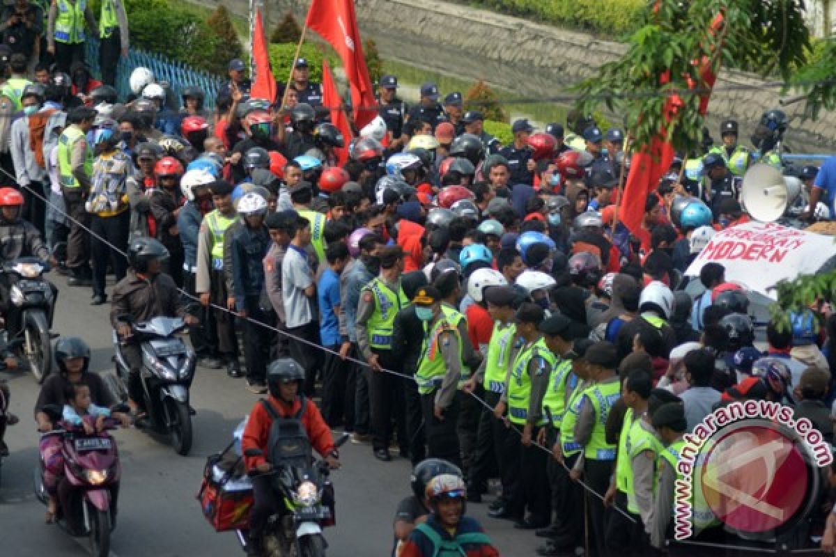 Pemprov Jatim Siapkan Panggung Hiburan Hari Buruh