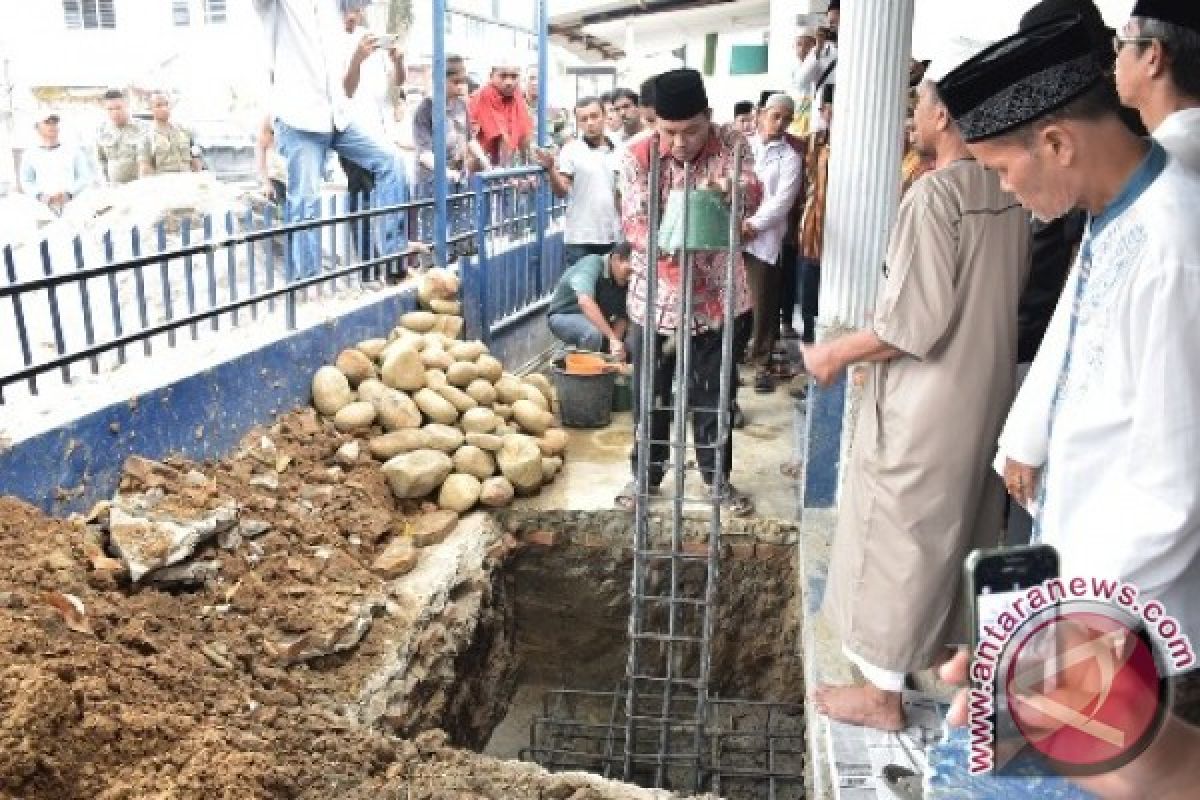 Walikota Tebing Tinggi Letakan Batu Pertama Pembangunan Mesjid Baitulrahman 