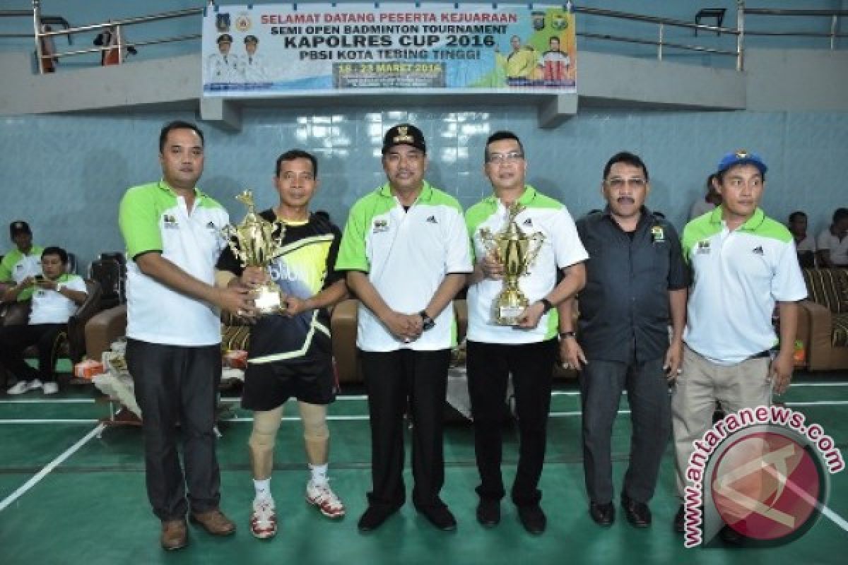 Walikota Buka Open Turnamen Bulutangkis Kapolres Cup 2016