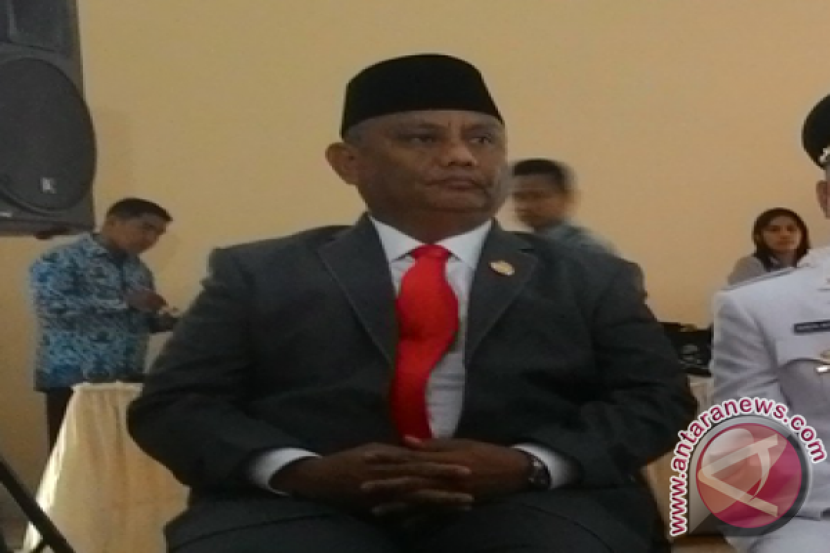 Gubernur Serahkan Ranperda LPJ APBD Ke DPRD