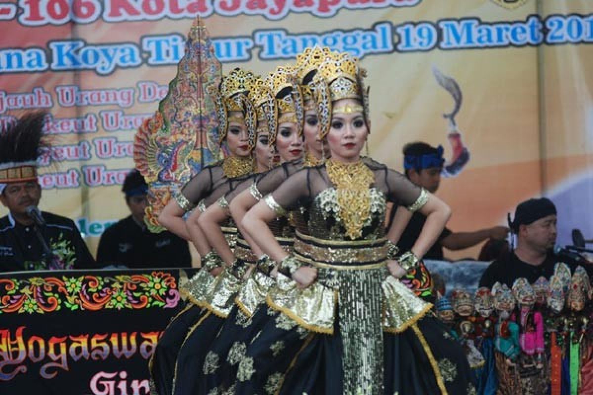 Pertunjukkan Seni Budaya Sunda Ramaikan Hut Jayapura