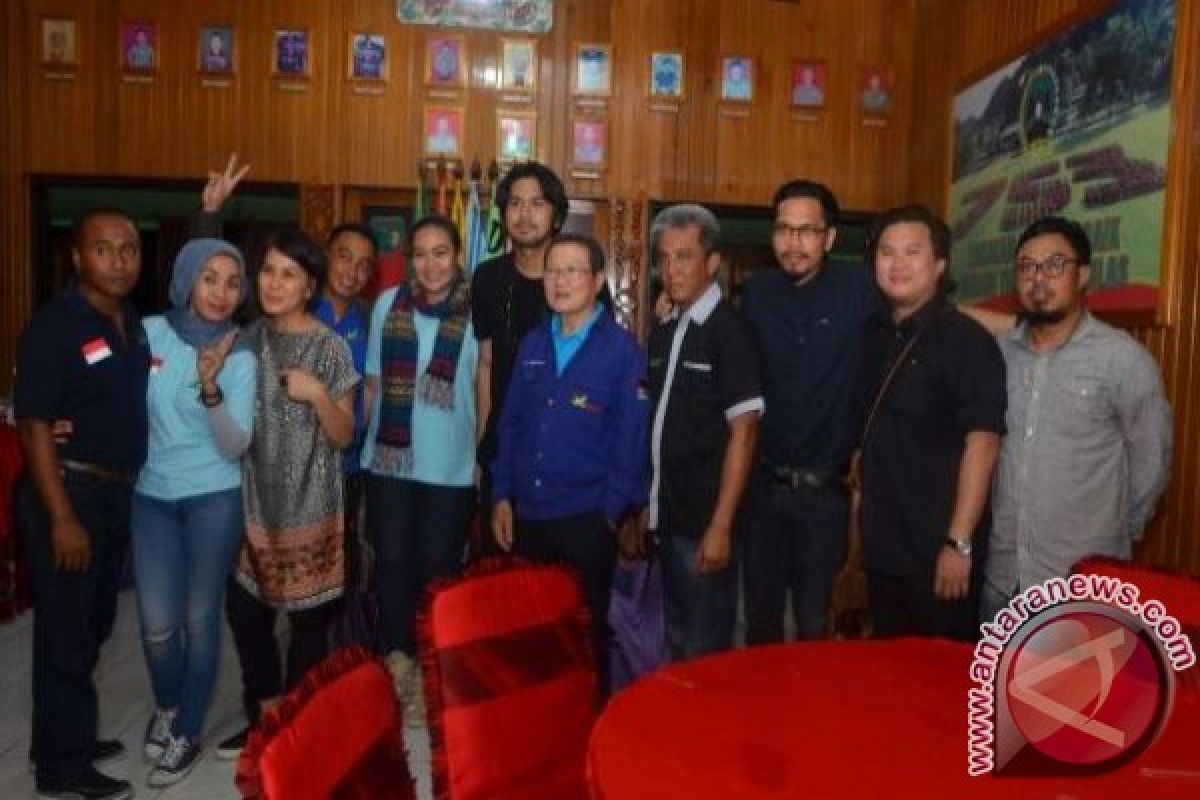 Petra Sihombing dan Citra Skolastika puji keramahan warga Nabire