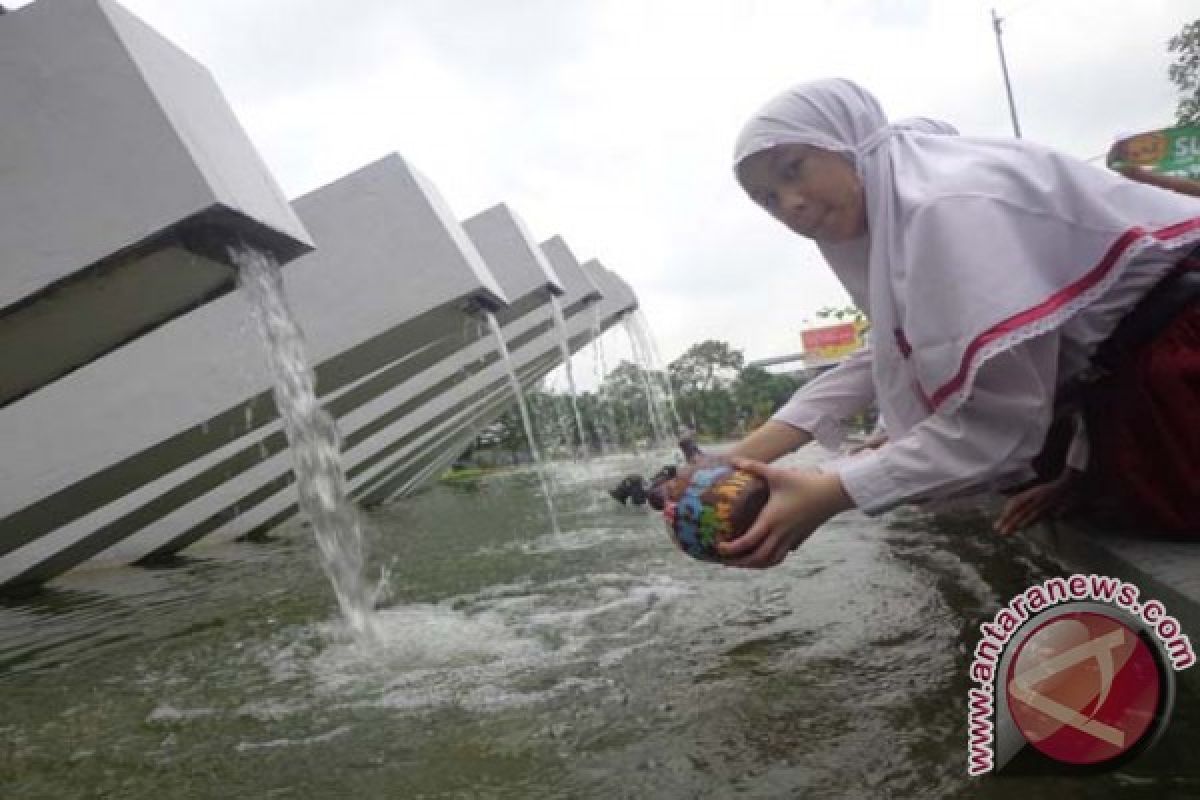 Siswa SDIT At-Taqwa Surabaya Peringati Hari Air se-Dunia