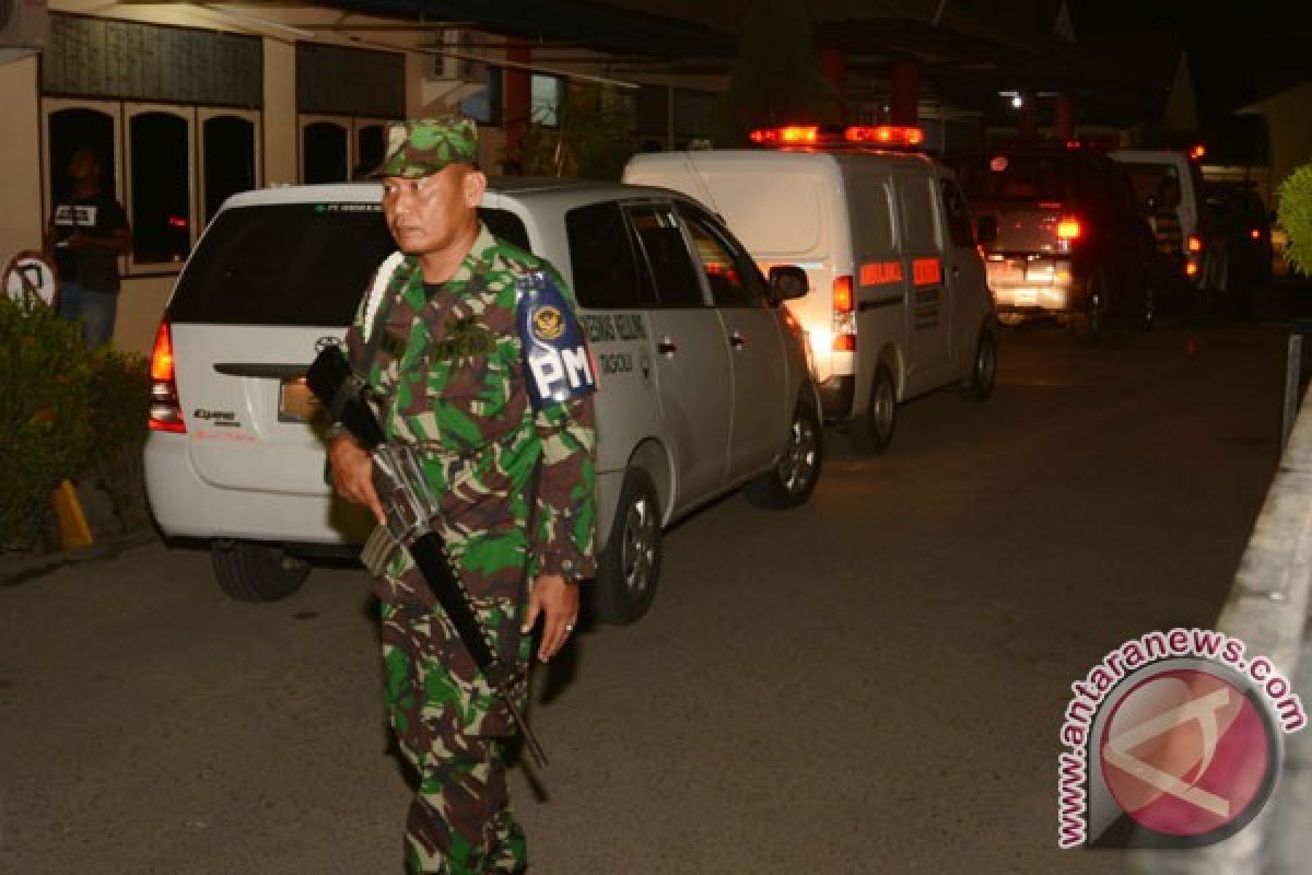 Tim DVI Polda Sulteng identifikasi korban heli TNI