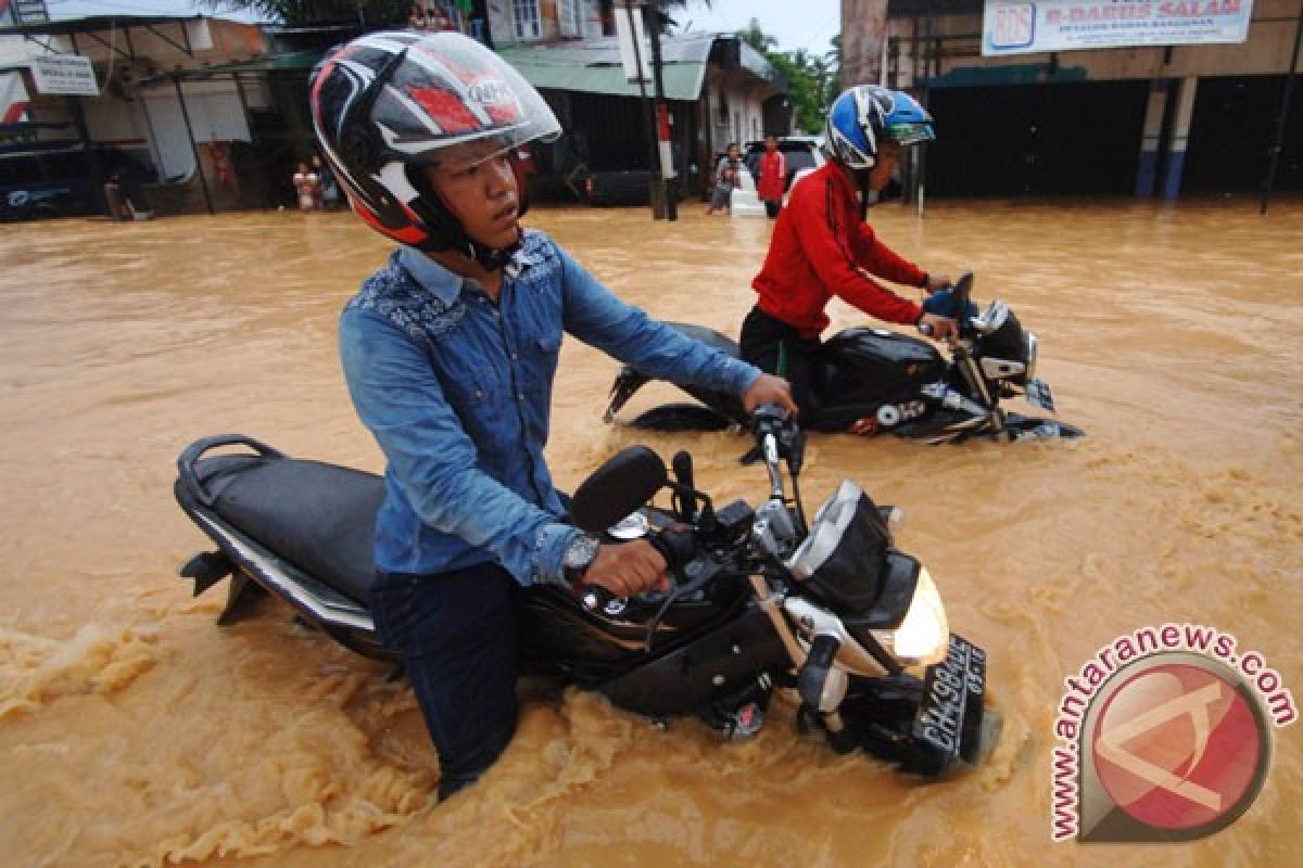 Sebagian wilayah Padang tergenang