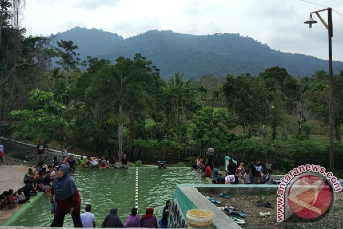 Ribuan Wisatawan Nikmati Pemandian Air Panas Jaboi Sabang
