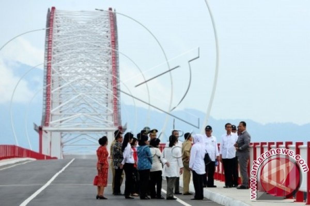 Jokowi Resmikan Jembatan Terpanjang Kedua di Indonesia