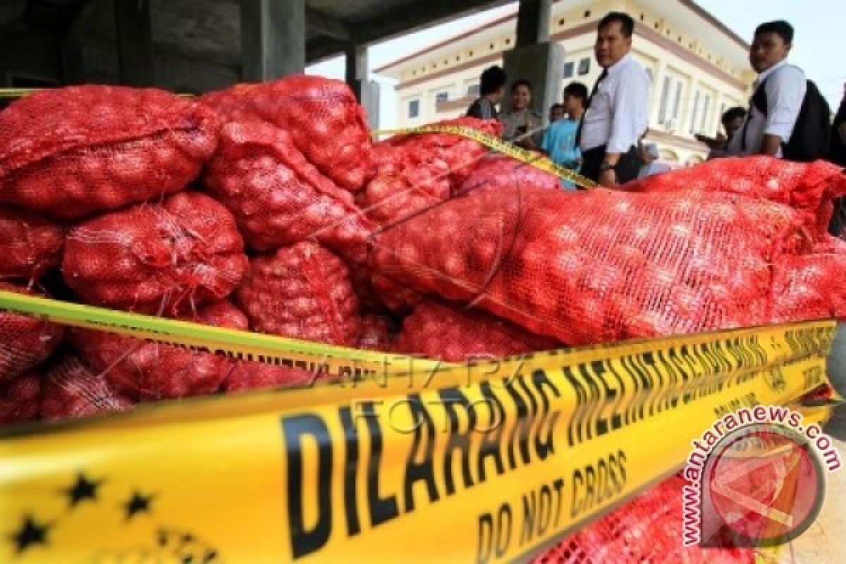 Lanal Lhokseumawe amankan kapal penyelundup bawang merah