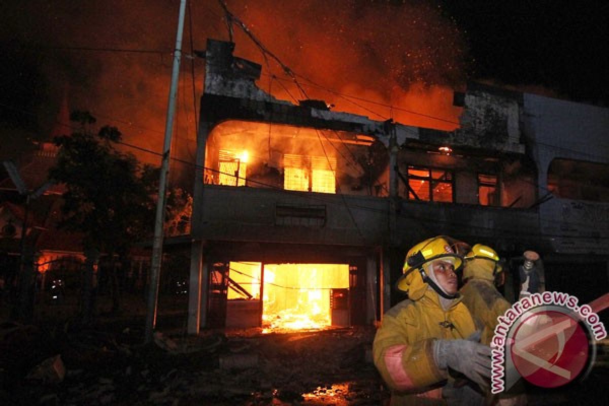 Pabrik mebel Rakabu Sejahtera milik keluarga Presiden Jokowi terbakar