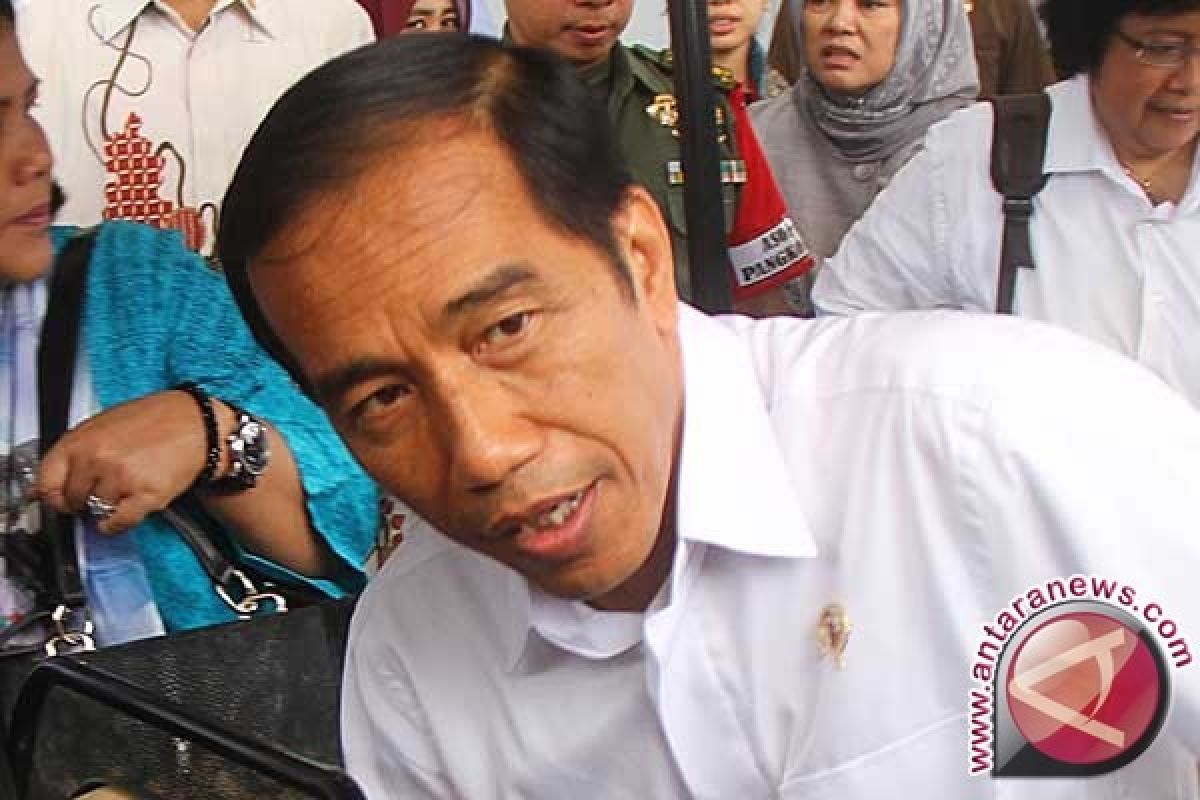 Presiden Jokowi Bagikan Kartu 