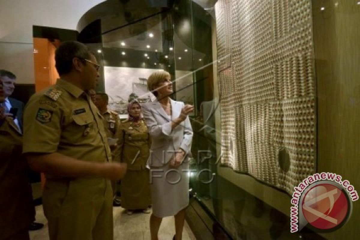 MENLU AUSTRALIA KUNJUNGI MUSEUM DI MAKASSAR