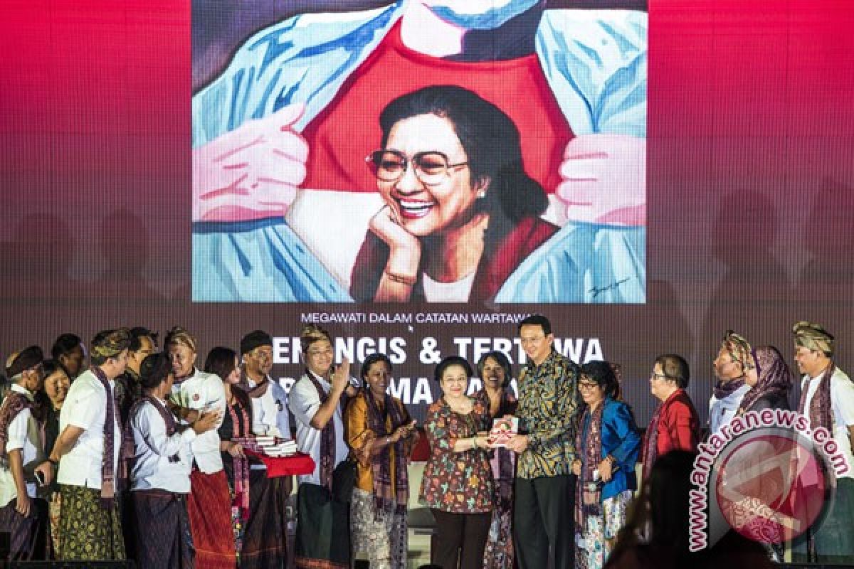 Megawati kumpulkan dana lelang buku Rp2,275 miliar