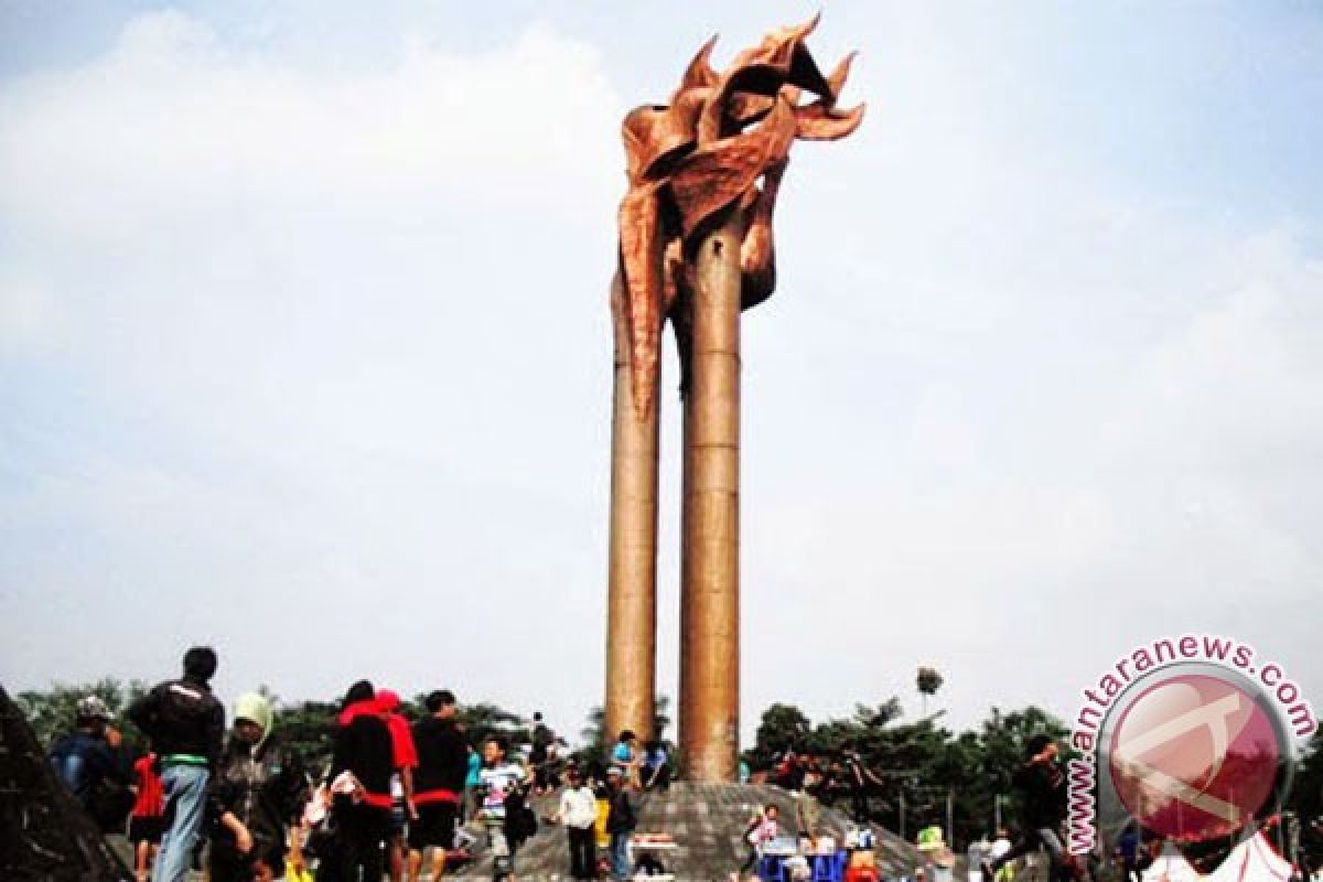 5.000 muda-mudi pawai Bandung Lautan Api