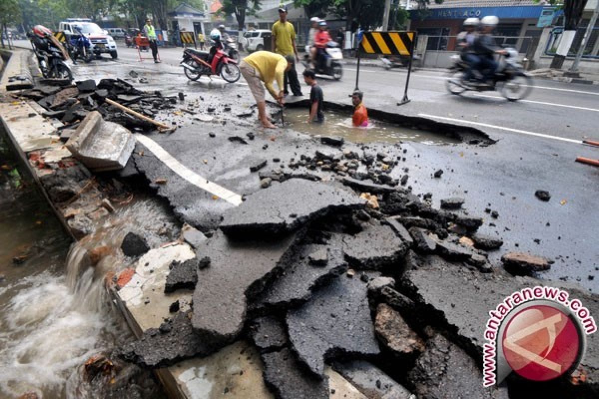 Jalur Riau-Sumbar lalui Kampar telah normal