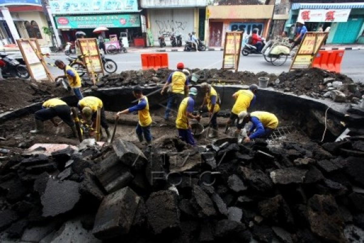 Yogyakarta siapkan aspal dingin perbaiki jalan secara cepat