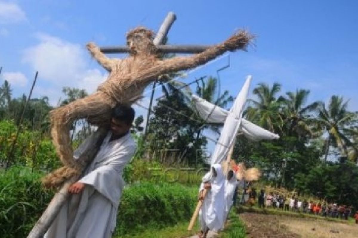 Jumat Agung untuk Bumi yang Makin Berat