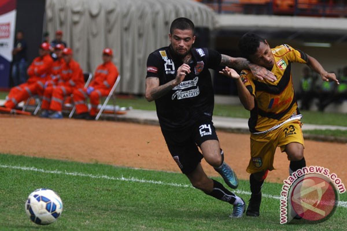 Pusamania kalahkan Mitra Kukar 2-1