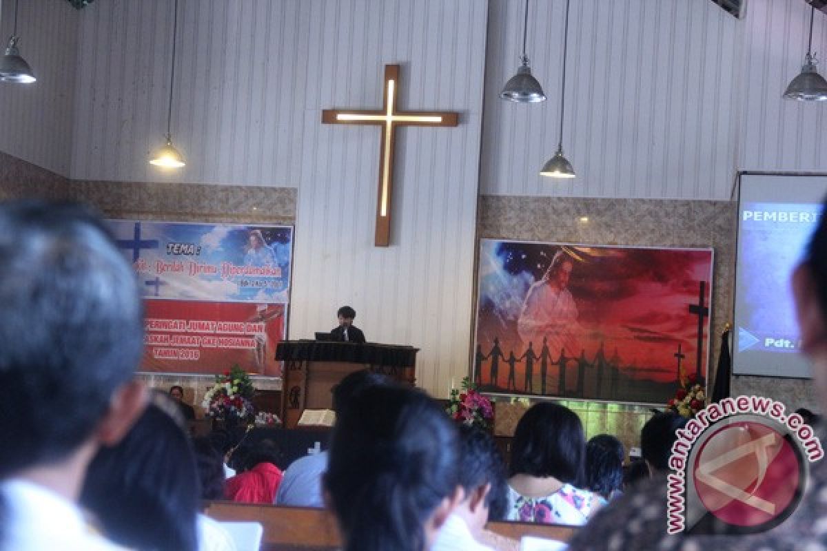 Salut! Rektor IAIN Ceramah Toleransi Di Gereja Kristen Sulawesi Tengah