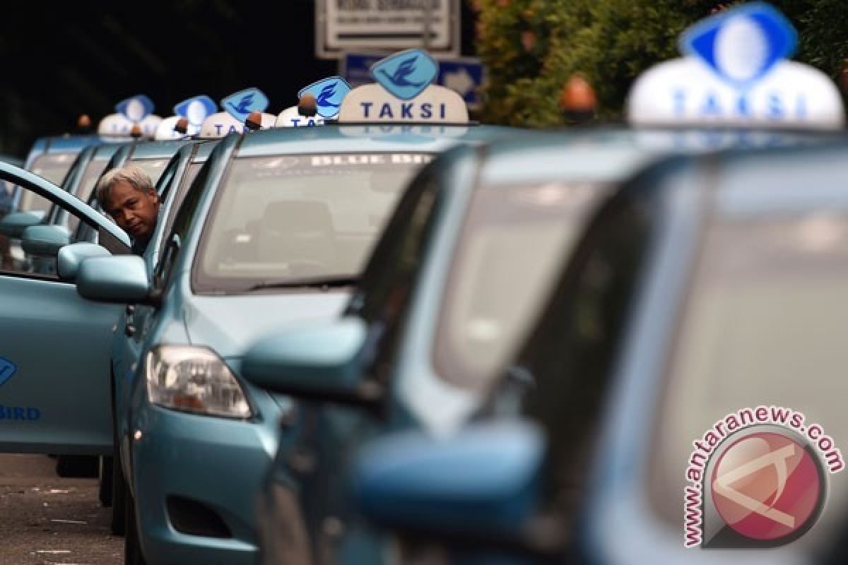 Taksi Pataga menjalin kemitraan dengan Blue Bird