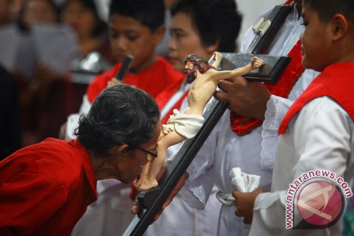 Ratusan polisi dikerahkan untuk jaga Jumat Agung di Makassar