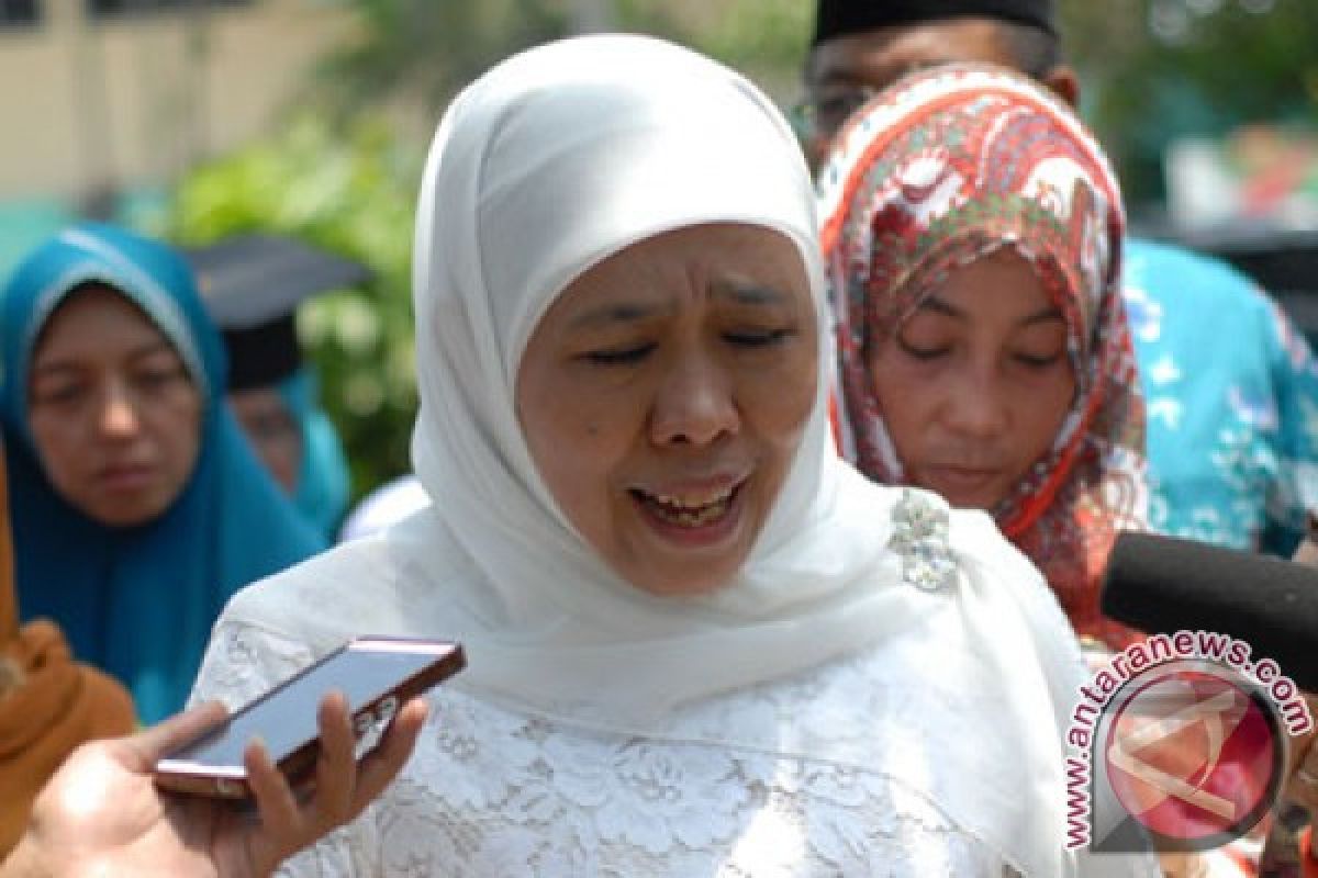 Air mata sang menteri di makam balita LN