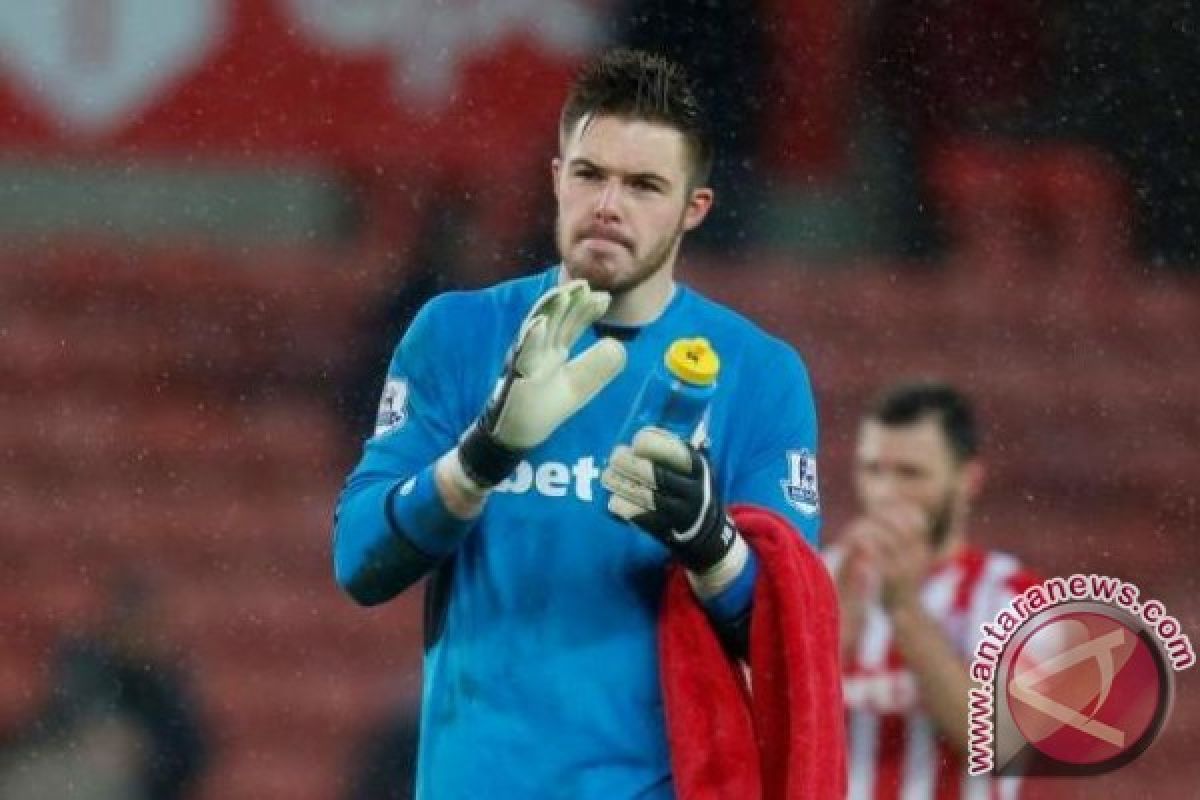 Kiper Inggris Butland terancam absen Piala Eropa karena patah kaki