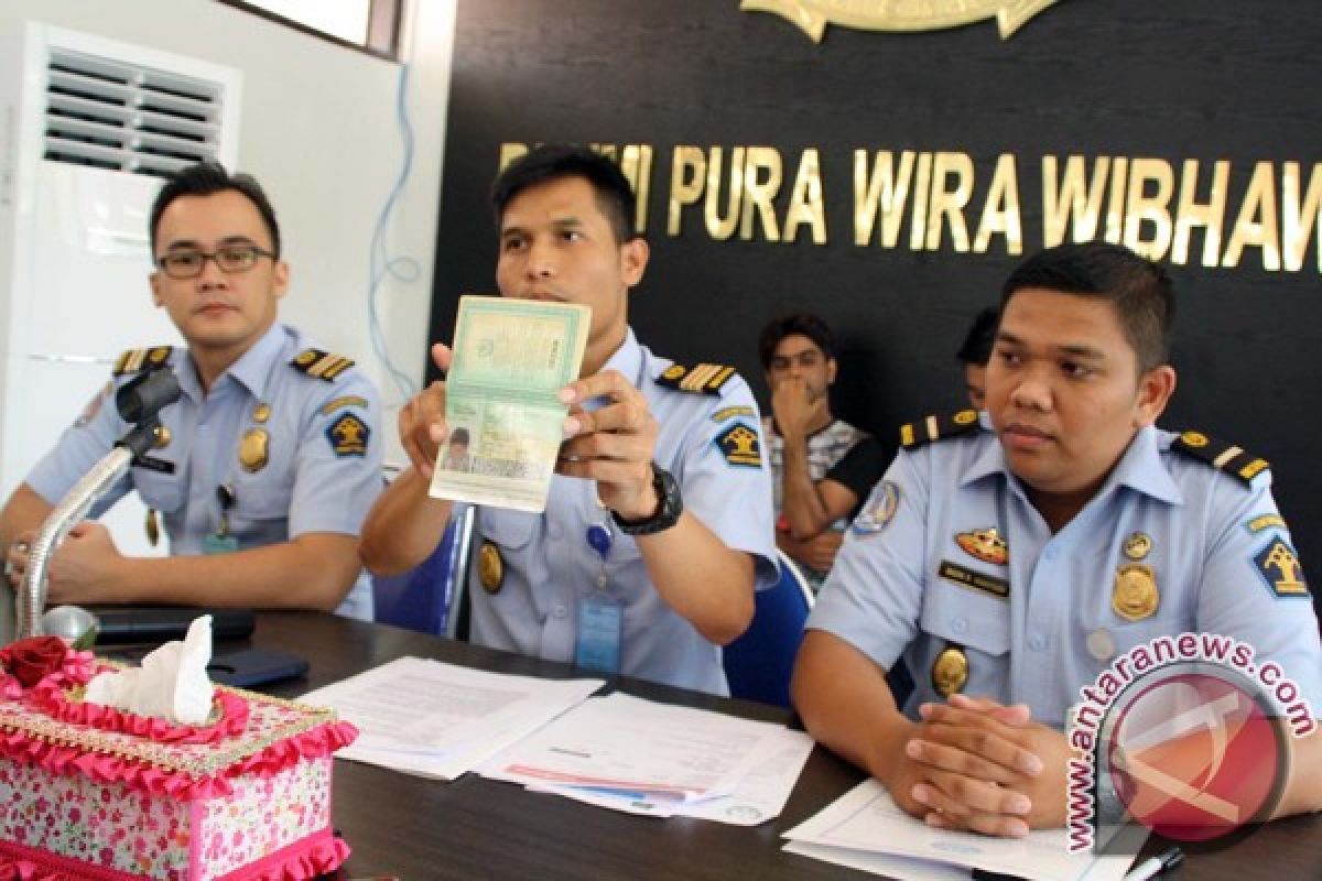 Imigrasi Ponorogo Deportasi WNA Pakistan 