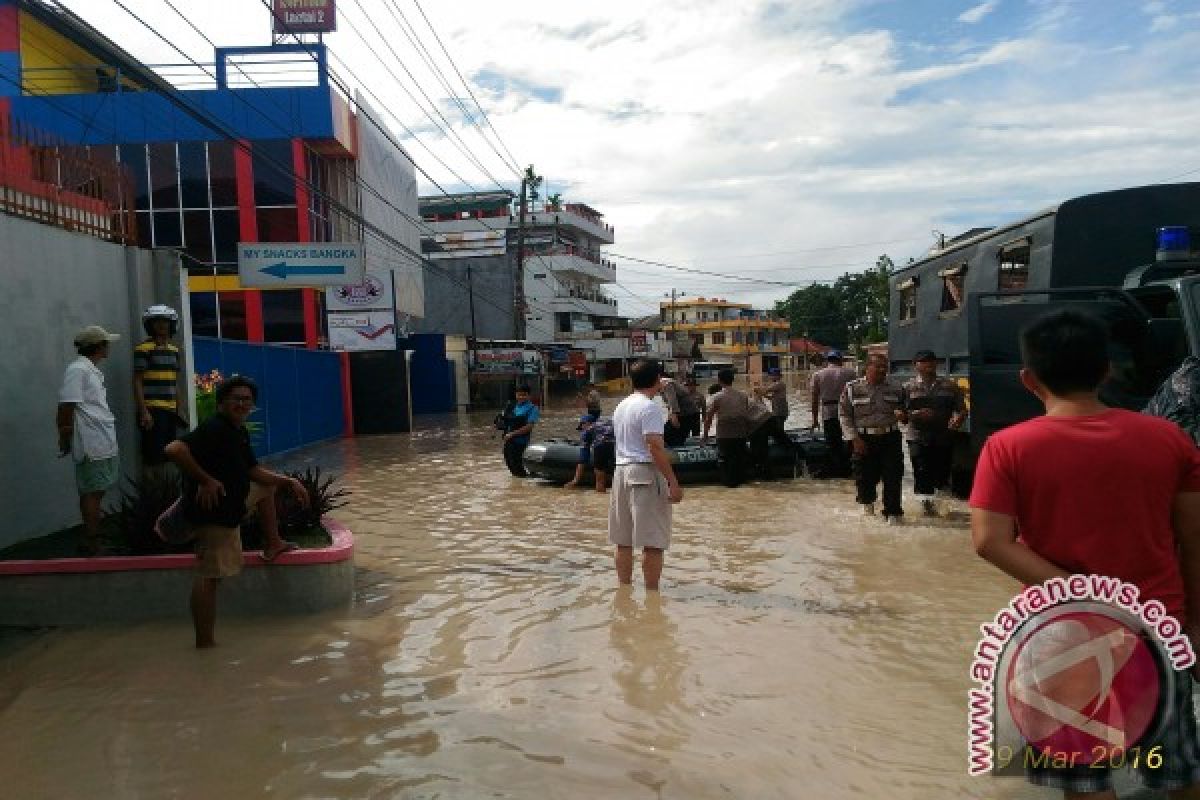 STIE Pertiba Bantu Korban Banjir Pangkalpinang