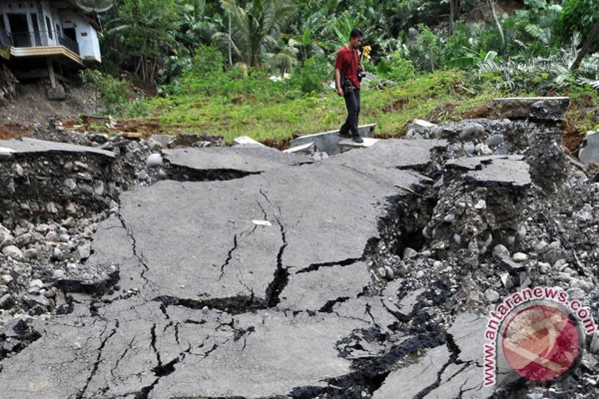 Pergerakan tanah di Desa Kebutuhjurang terus dipantau BPBD Banjarnegara-Jateng