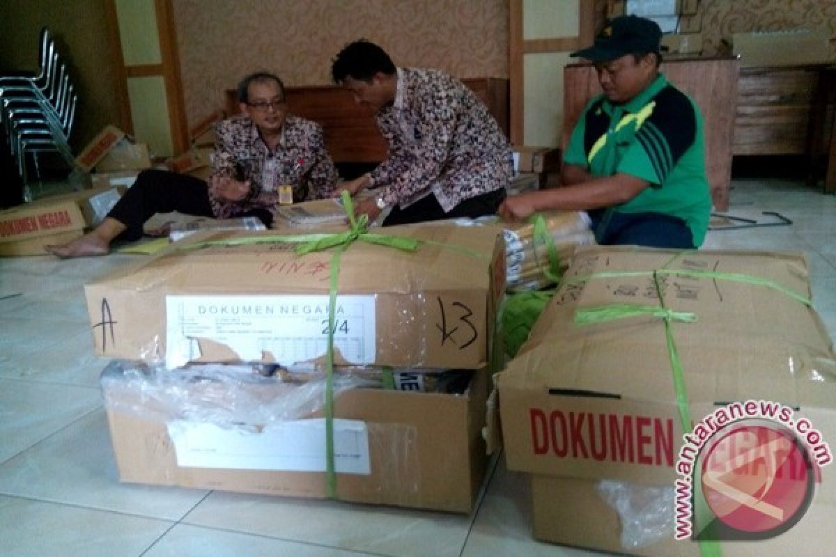 Dinas Pendidikan Kabupaten Kediri Salurkan Soal UN      