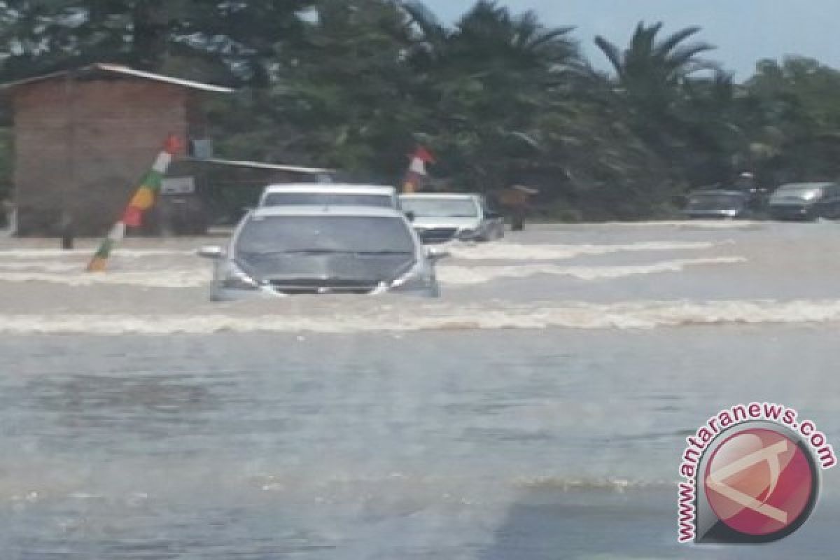 Transportasi di Nibung Lumpuh Akibat Banjir