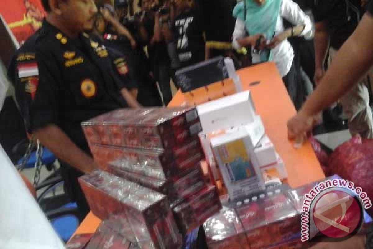 Petugas Bea Cukai Tembak Kapal Rokok Ilegal