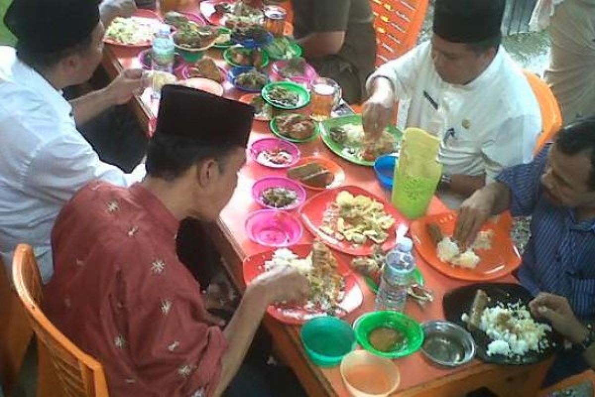 Ketika Firdaus Kembali Makan Di Warung Ampera Cemeng Pasar Ramayana