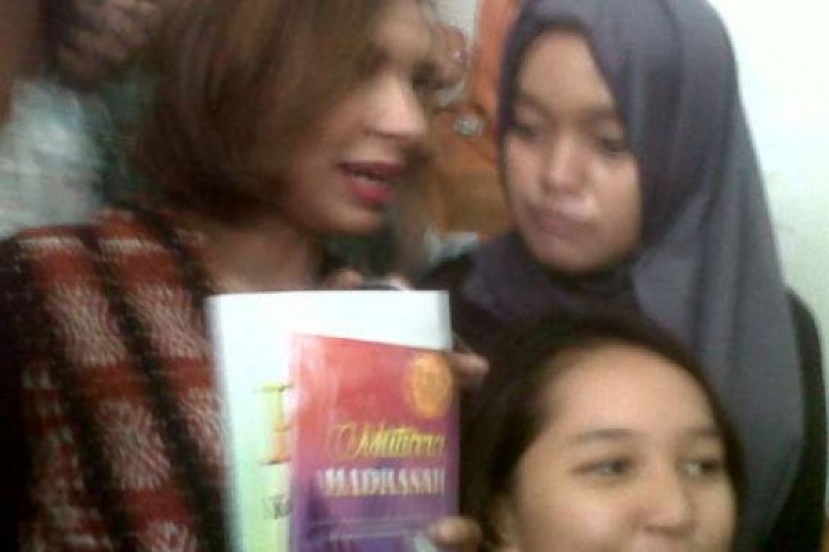 Duta Baca Najwa Shihab Kunjungi Puswil Riau, Ini Bacaan Favoritnya