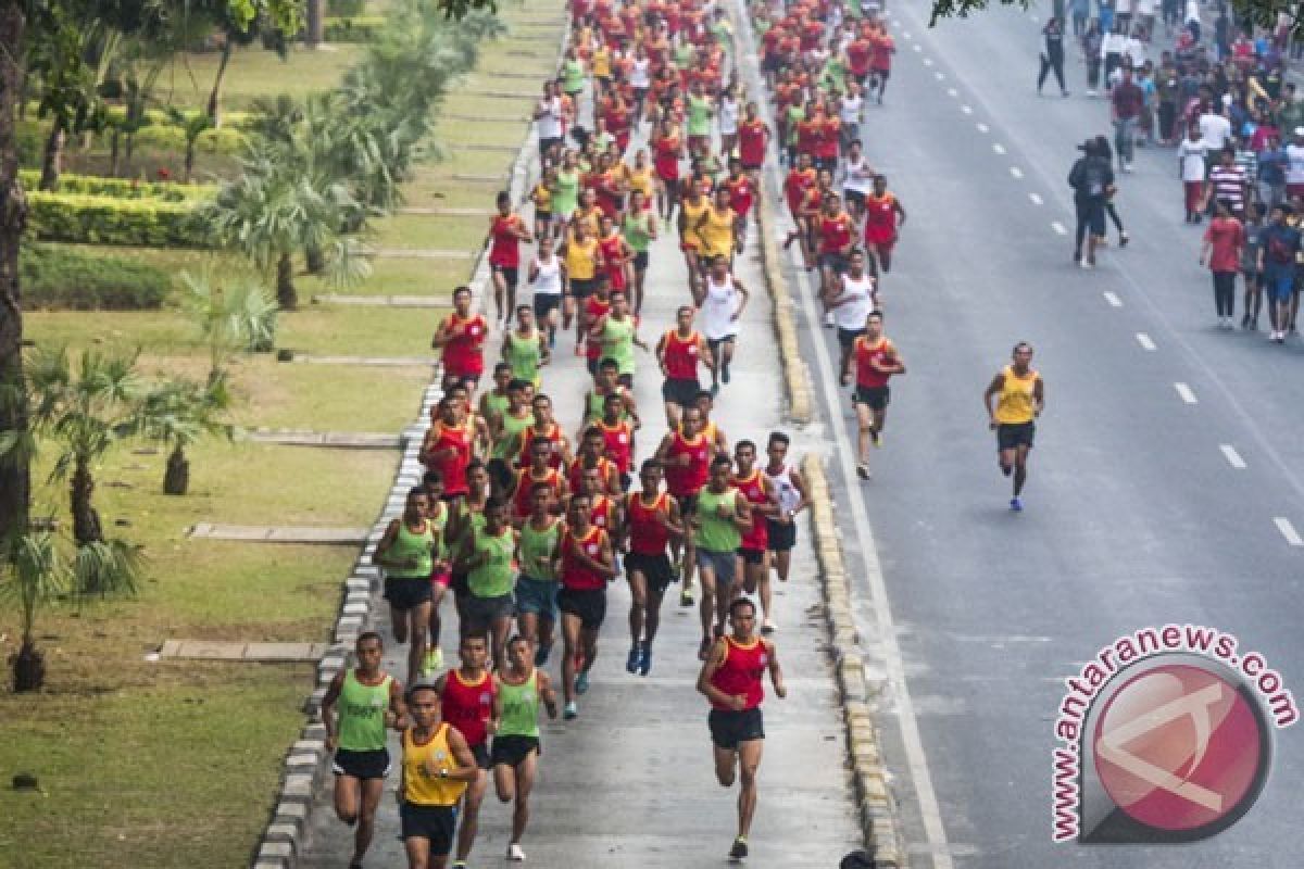 Ribuan pelari ikut lomba lari 10 kilometer PASI