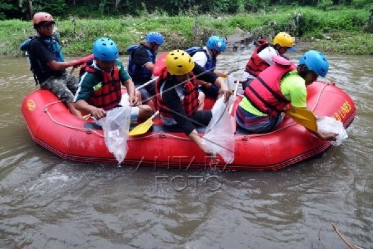 Peranakan Uceng Hasil Penelitian Ditebar di Sungai