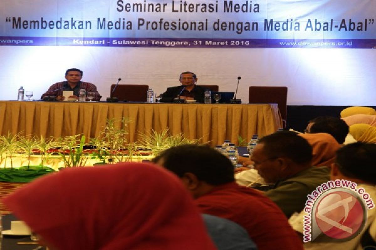 Dewan Pers Gelar Seminar Literasi Media Di Kendari