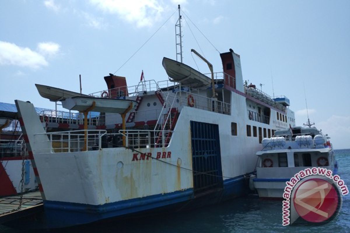 Cuaca buruk Kapal KMP-BRR tidak berlayar