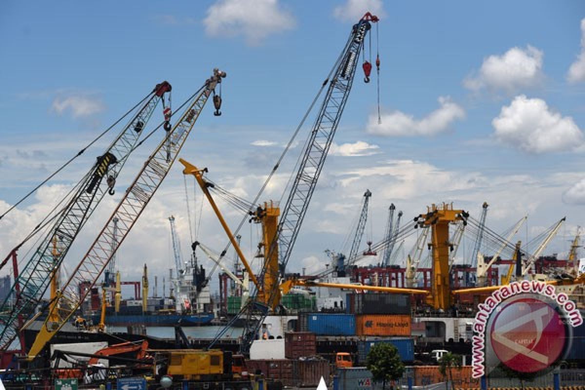 Fighting inefficiency, illegal levies to cut dwelling time in Indonesian seaport