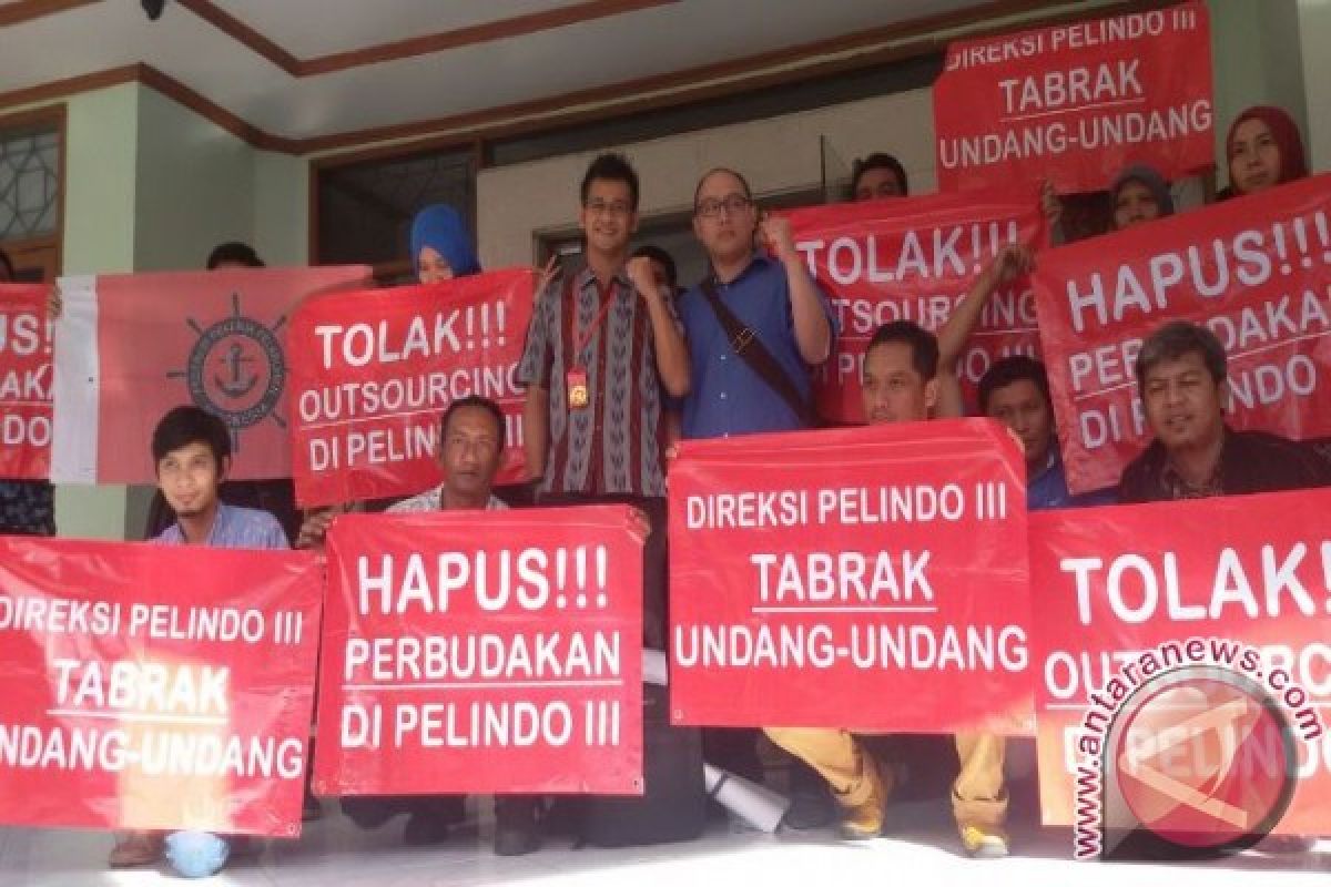 Ratusan Buruh Laporkan Pelindo III ke Disnaker Surabaya