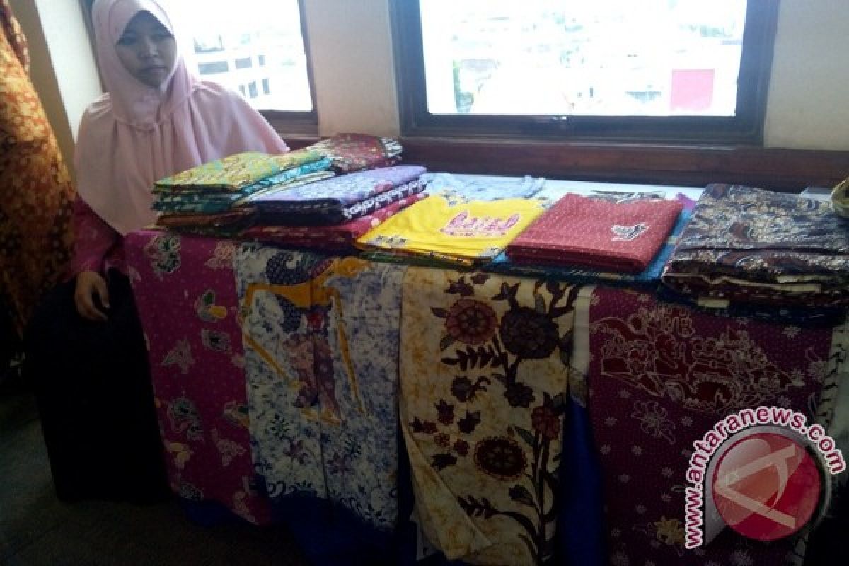  Usaha Kerajinan Batik di Kediri Terkendala Minimnya SDM      