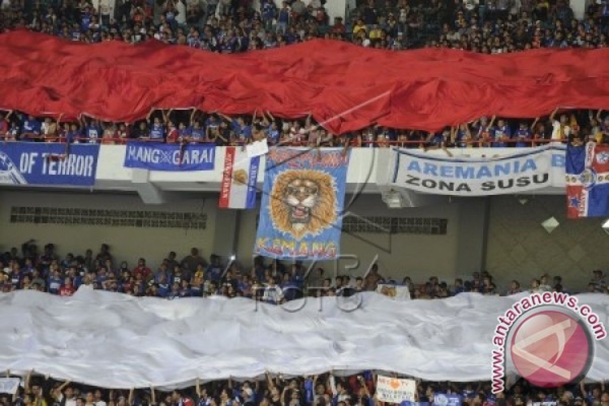 Panpel Tindak Tegas Aremania Bawa Flare