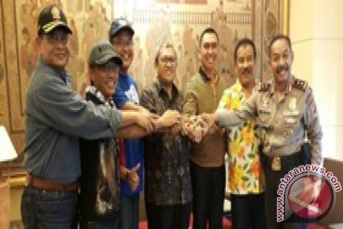 Anton-Aher Sepakat Wujudkan Sepak Bola Damai