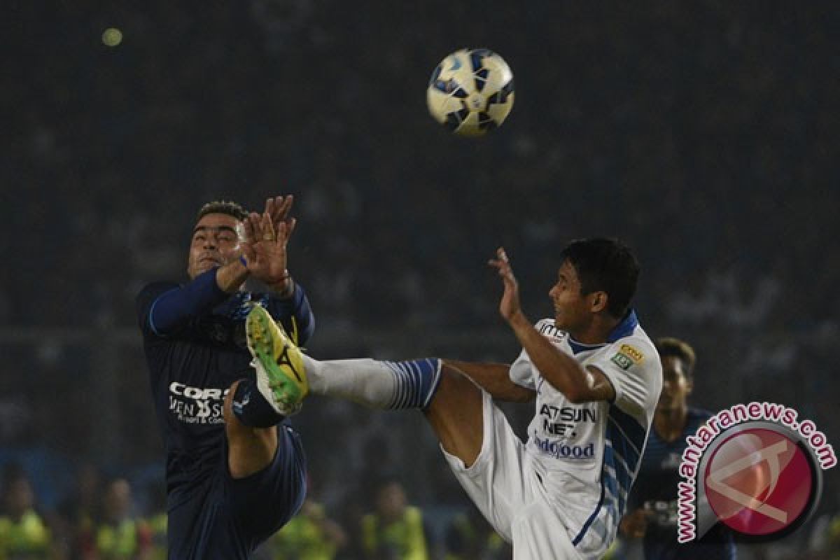 Arema vs Persib 0-0 babak pertama