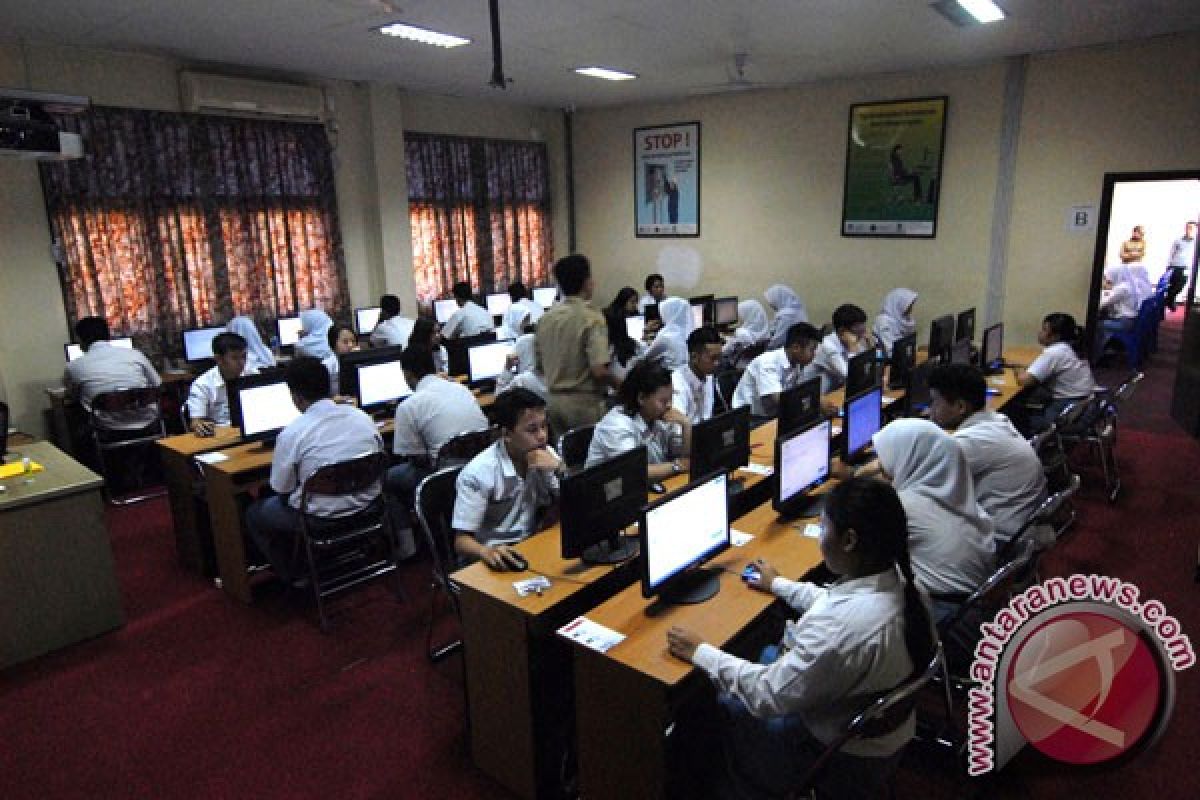 Pelaksanaan ujian nasional SMA di Sumut aman