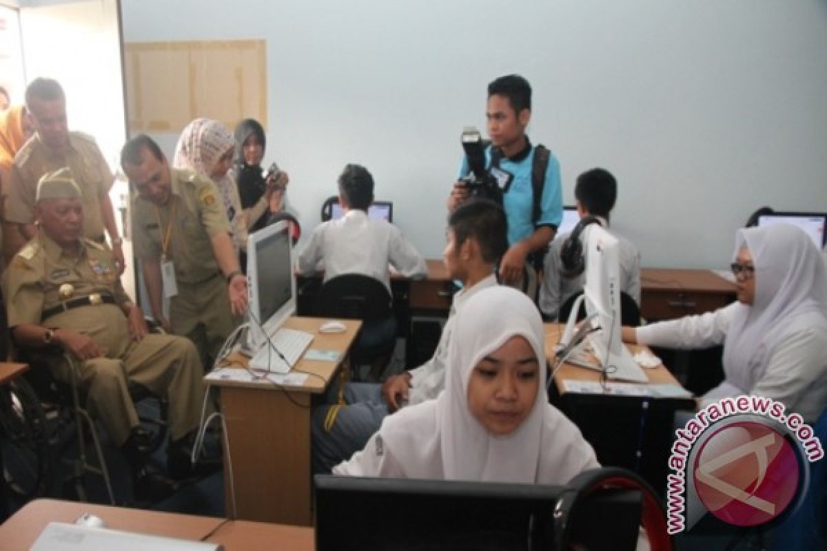 Kaltim Targetkan Semua Sekolah Berbasis Komputer pada UN 2017