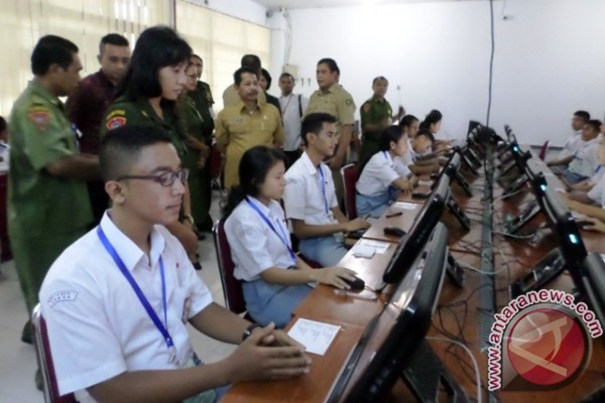 Sekda Maluku Buka Ujian Nasional di Ambon